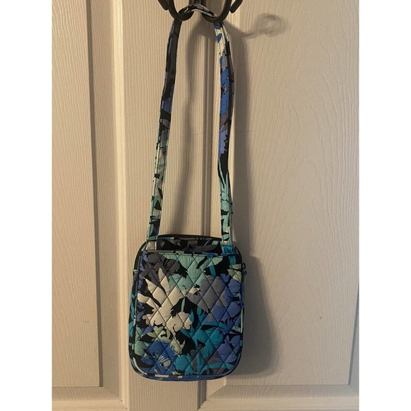 Vera Bradley RFID Mini Hipster Crossbody Purse Multi Color NWT. - Picture 2 of 9